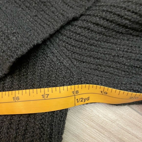 Girl’s Black Mock neck Flower Sweater NWT - Picture 5 of 7